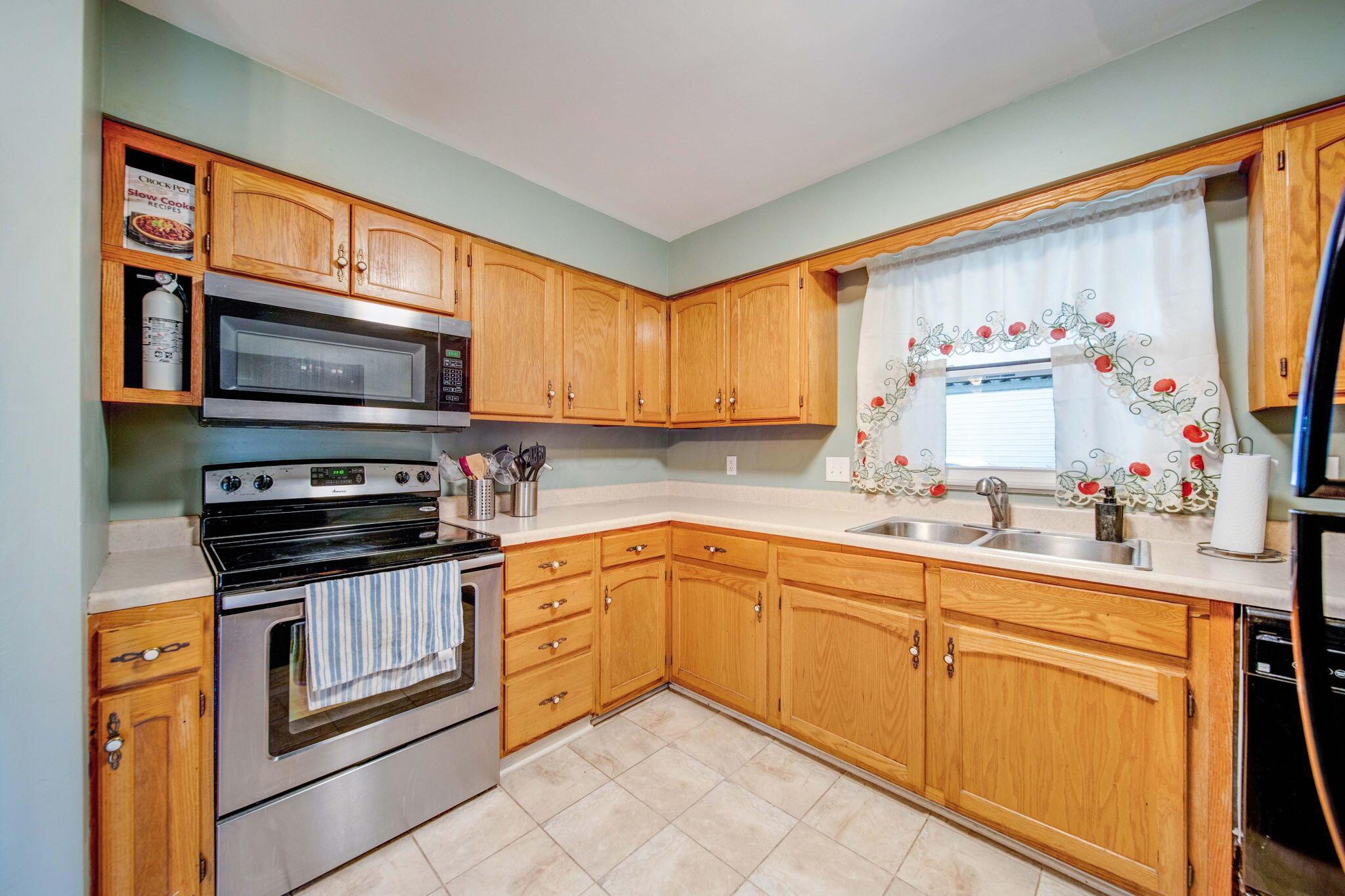4791 Annhurst Road Columbus, OH 43228 - Photo 6 of 33 12-web-or-mls-A7401835_6_7