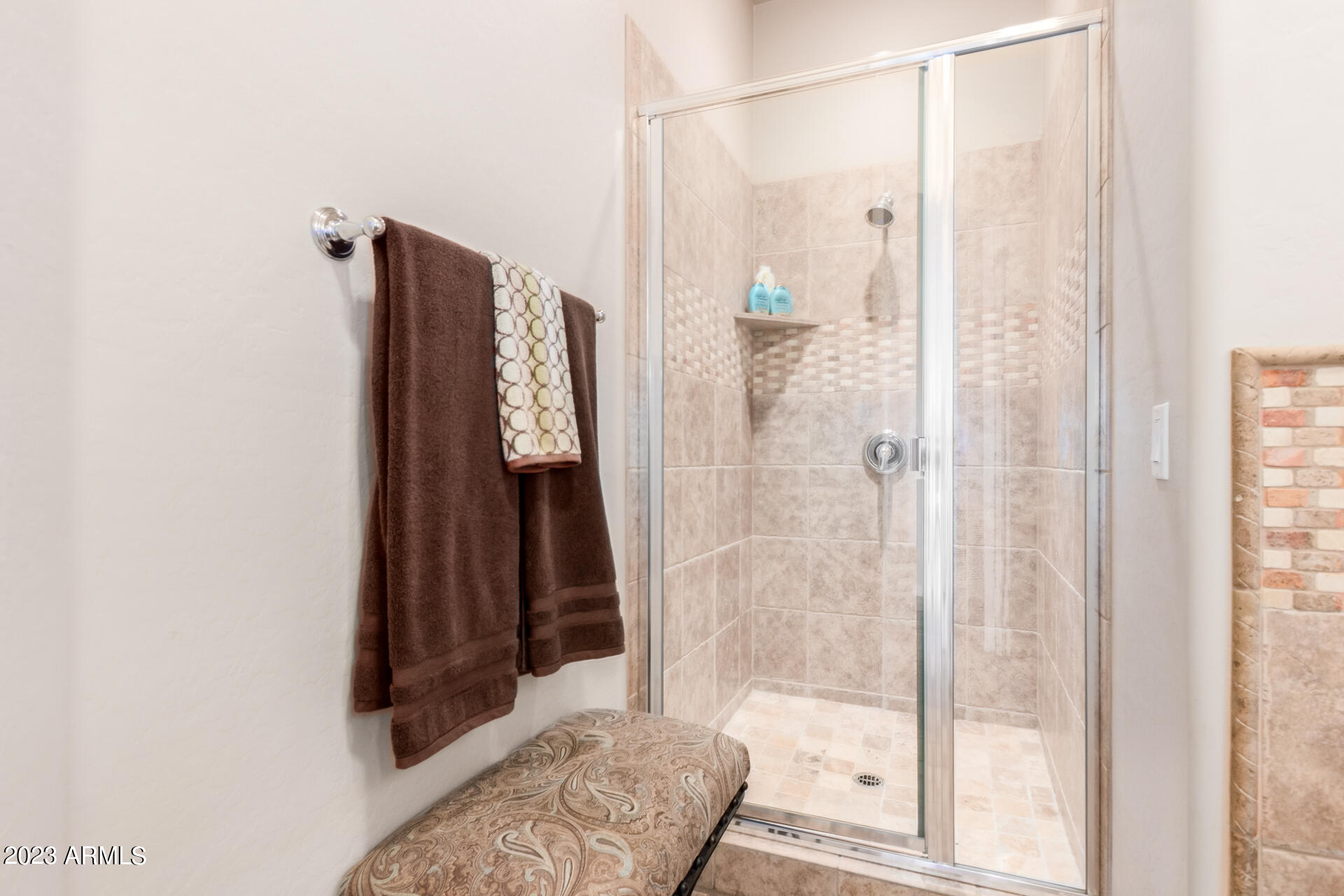 14234 North 27th Place Phoenix, AZ 85032 - Photo 33 of 66 a bathroom with a shower and a tub