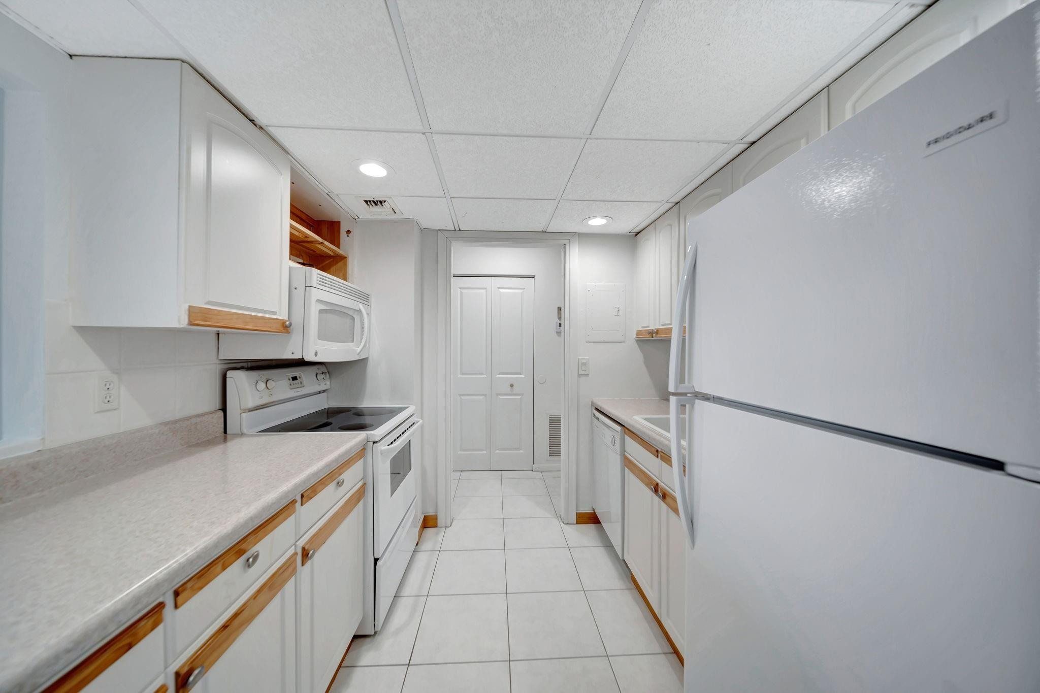 2121 North Ocean Boulevard, Unit 704W Boca Raton, FL 33431 - Photo 6 of 51 Photo 6