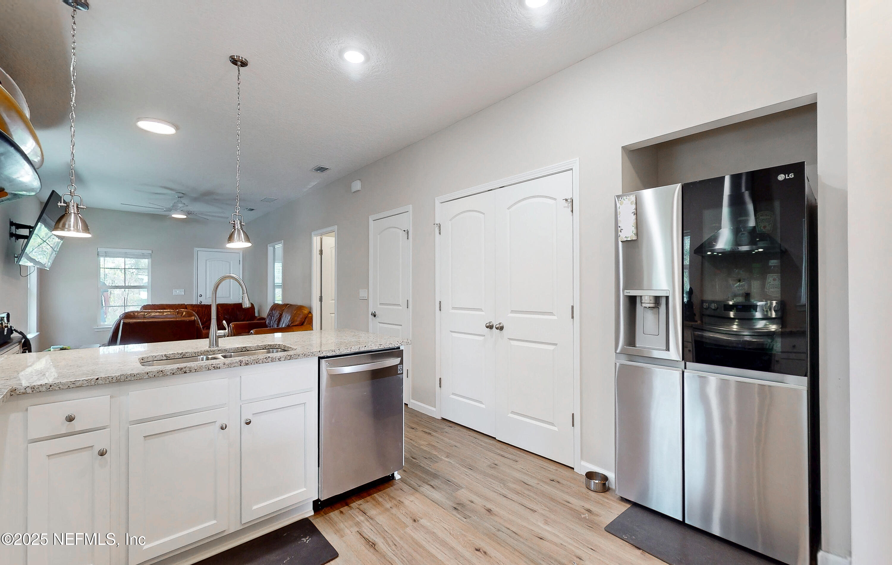 2684 Primrose Circle Middleburg, FL 32068 - Photo 9 of 32 Kitchen