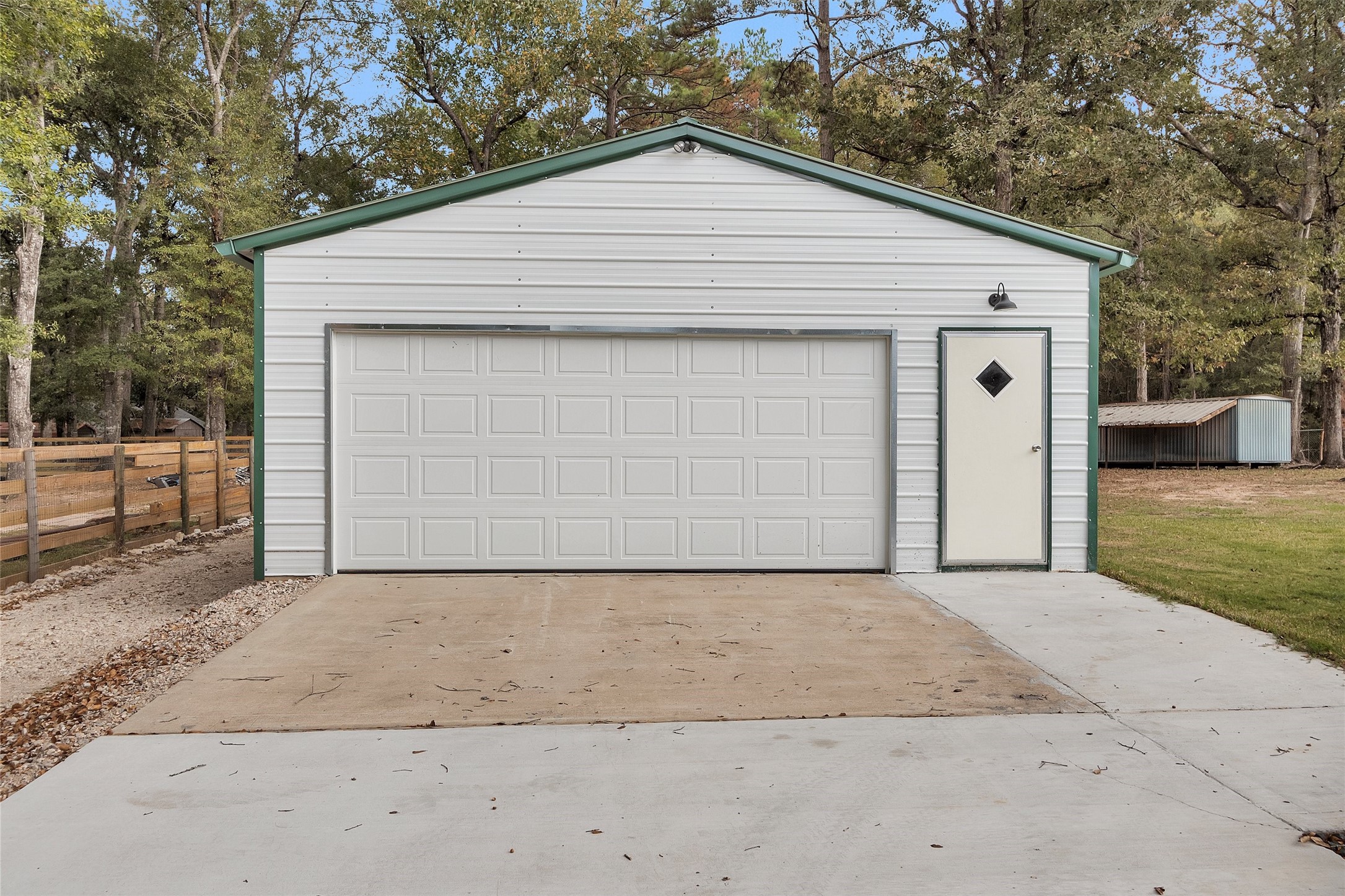 4621 Price Road Montgomery, TX 77316 - Photo 41 of 50 a white house with a outdoor space