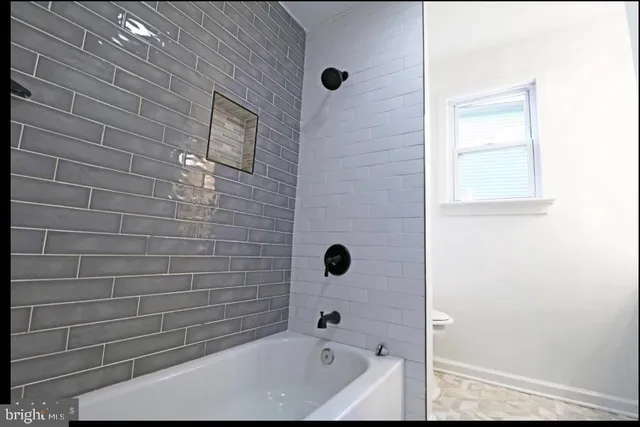 $1,875 | 511 Corinthian Avenue, Unit B, Essington, PA 19029