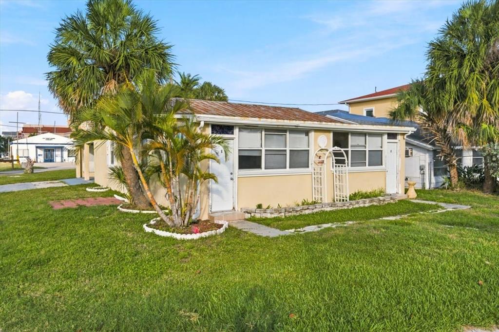 13104 4th Street East Madeira Beach, FL 33708 - Photo 5 of 29