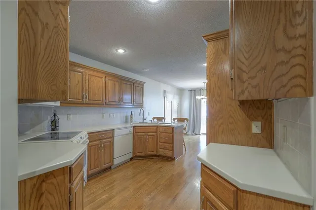 $350,000 | 22513 East 33rd St Court South, Blue Springs, MO 64015