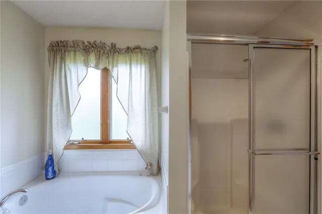 $350,000 | 22513 East 33rd St Court South, Blue Springs, MO 64015