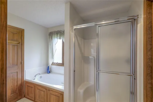 $350,000 | 22513 East 33rd St Court South, Blue Springs, MO 64015