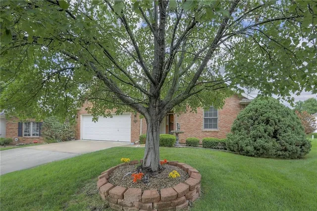 $350,000 | 22513 East 33rd St Court South, Blue Springs, MO 64015