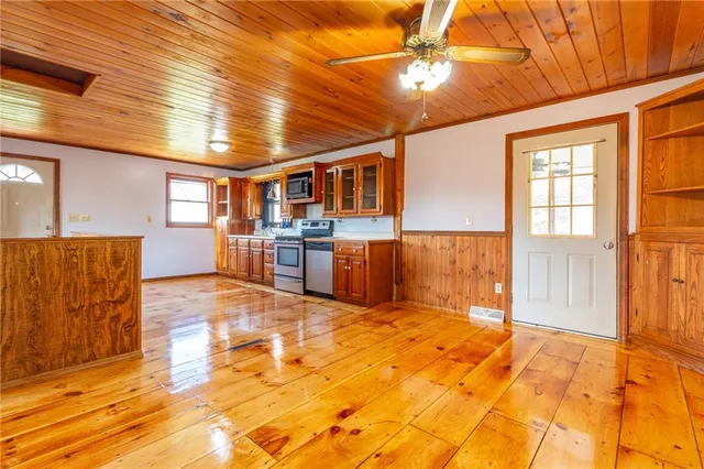 a view of a livingroom with furniture