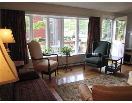 18 Applegate Lane, Unit 9 Falmouth, ME 04105 - Photo 12 of 25 Living Room.