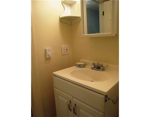 18 Applegate Lane, Unit 9 Falmouth, ME 04105 - Photo 15 of 25 Bathroom.