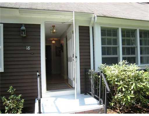 18 Applegate Lane, Unit 9 Falmouth, ME 04105 - Photo 3 of 25 Exterior Front.