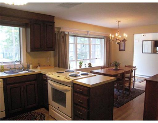 18 Applegate Lane, Unit 9 Falmouth, ME 04105 - Photo 7 of 25 Kitchen.
