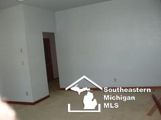 12191 Lulu Road Ida, MI 48140 - Photo 9 of 18 LIVING ROOM