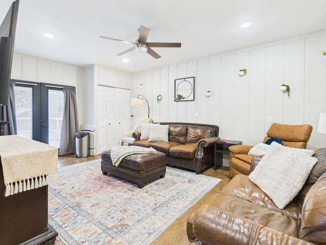 902 Ward Lane Athens, TX 75751 - Photo 14 of 40 a living room with furniture and a dresser