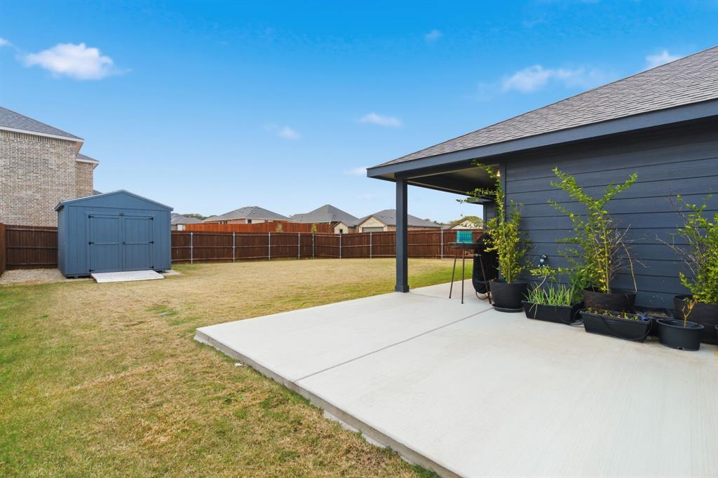 437 Falcon Way Azle, TX 76020 - Photo 34 of 40