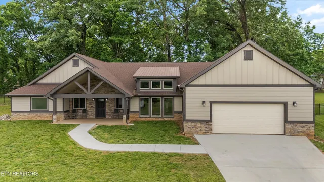 $629,000 | 354 Fairway Drive, Dandridge, TN 37725
