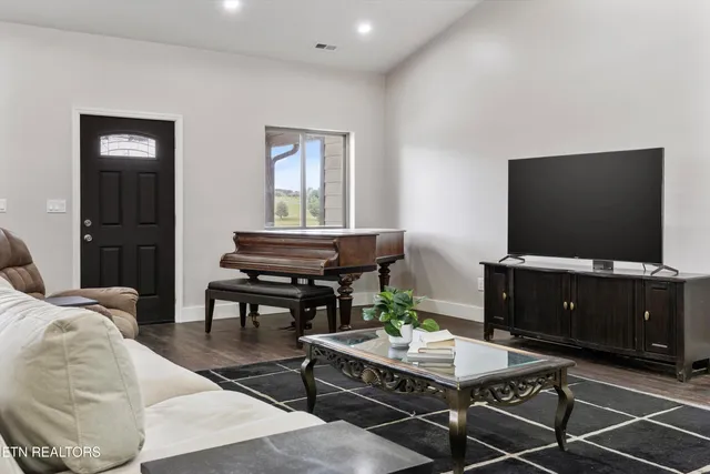 $629,000 | 354 Fairway Drive, Dandridge, TN 37725