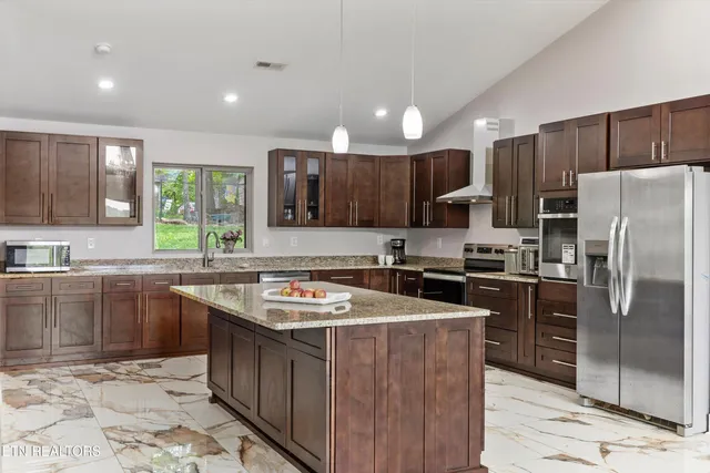 $629,000 | 354 Fairway Drive, Dandridge, TN 37725