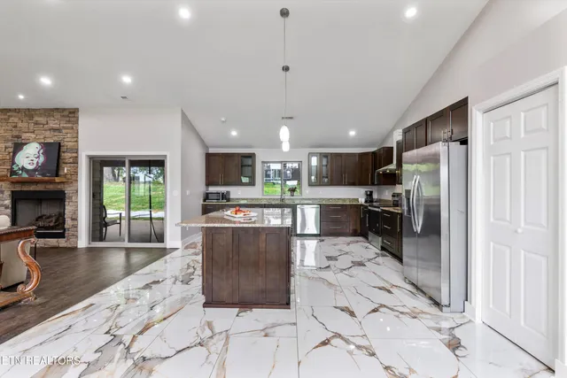 $629,000 | 354 Fairway Drive, Dandridge, TN 37725