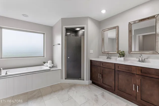 $629,000 | 354 Fairway Drive, Dandridge, TN 37725