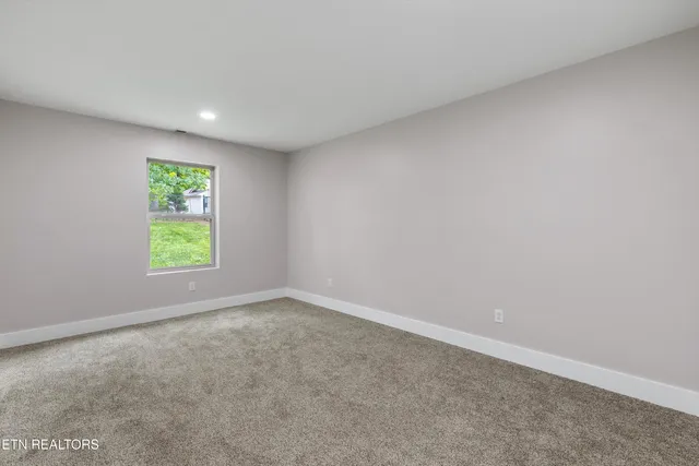 $629,000 | 354 Fairway Drive, Dandridge, TN 37725