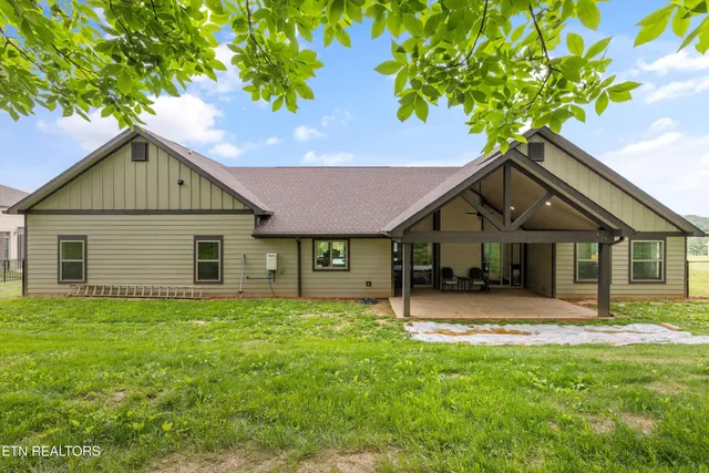 $629,000 | 354 Fairway Drive, Dandridge, TN 37725