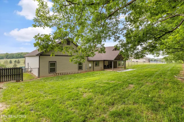 $629,000 | 354 Fairway Drive, Dandridge, TN 37725