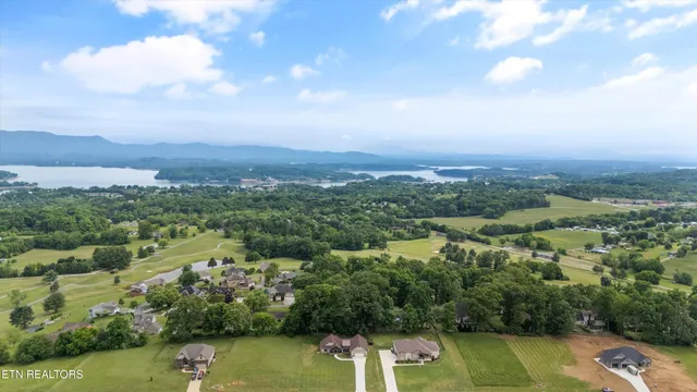 $629,000 | 354 Fairway Drive, Dandridge, TN 37725