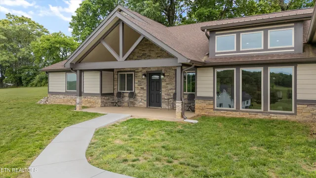 $629,000 | 354 Fairway Drive, Dandridge, TN 37725