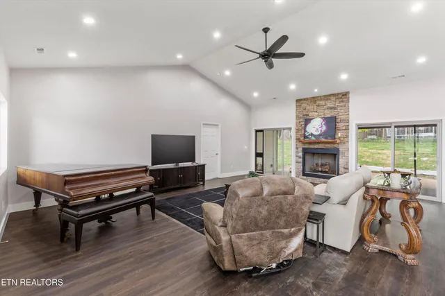 $629,000 | 354 Fairway Drive, Dandridge, TN 37725