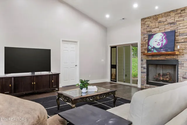 $629,000 | 354 Fairway Drive, Dandridge, TN 37725