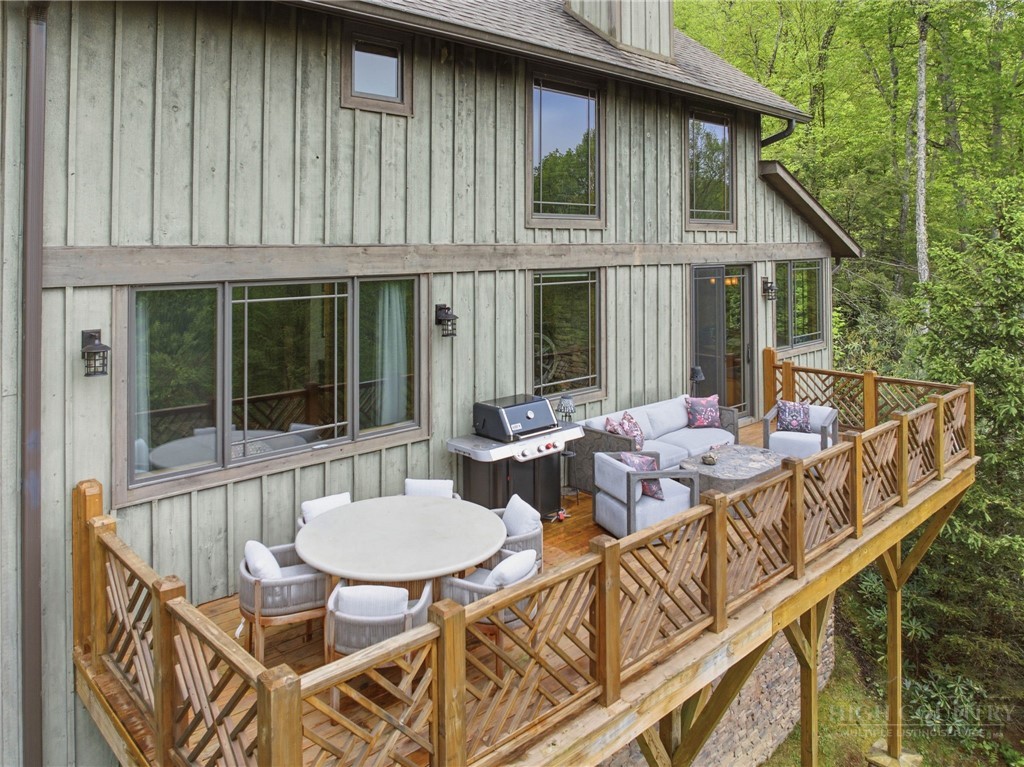 405 Woodlake Loop Road Elk Park, NC 28622 - Photo 3 of 26