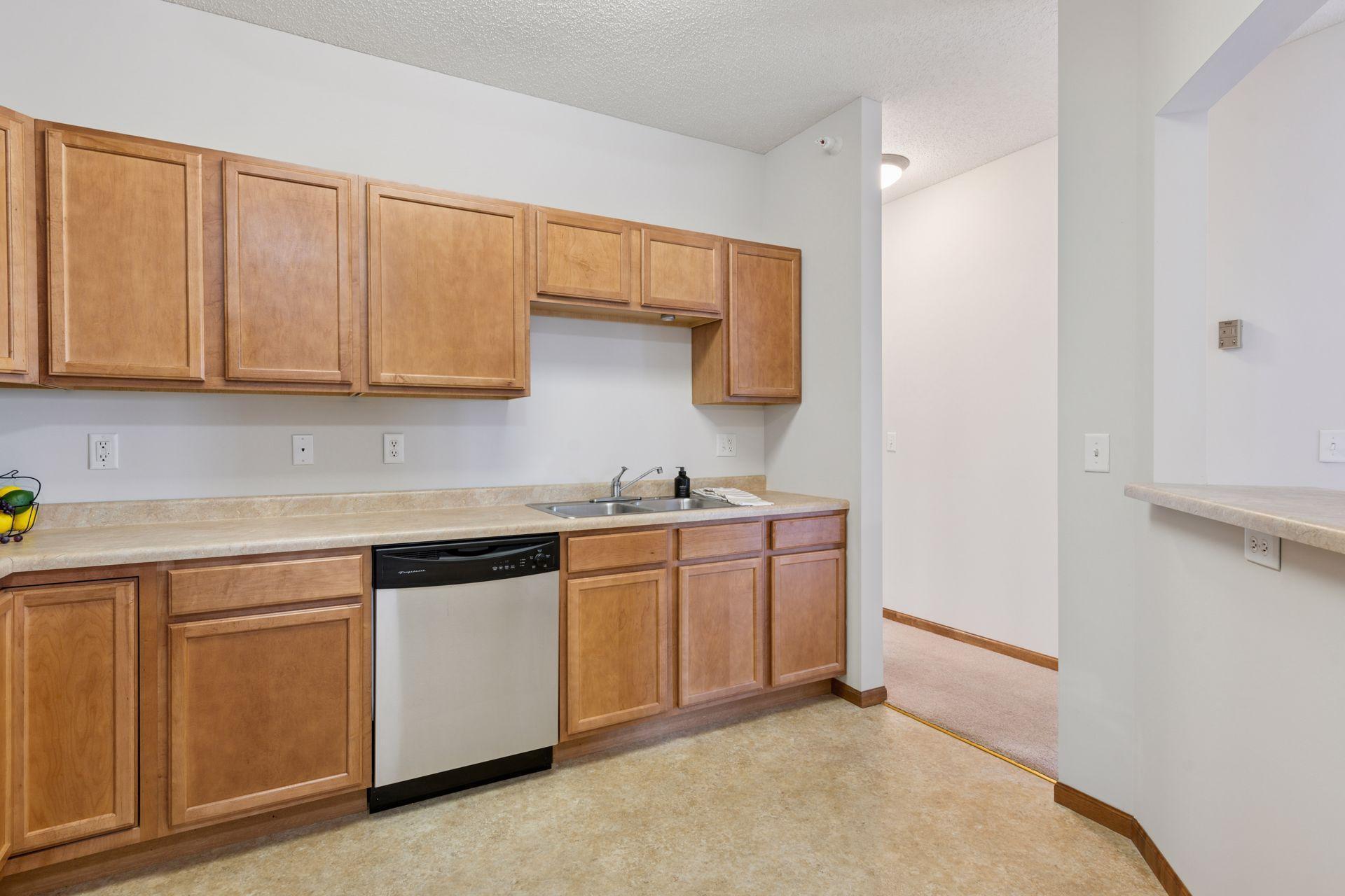114200 Hundertmark Road, Unit 404 Chaska, MN 55318 - Photo 15 of 47 Gallery Image 15