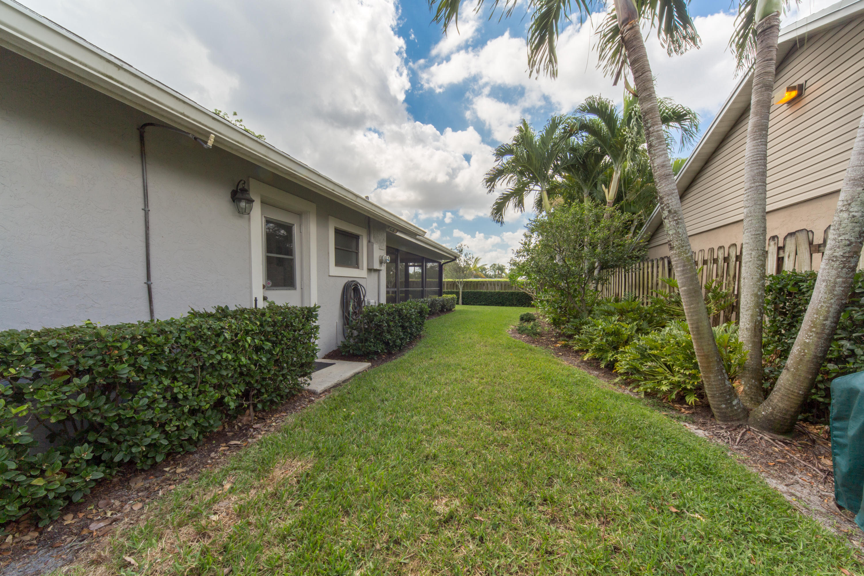 6286 Amberwoods Drive Boca Raton, FL 33433 - Photo 23 of 24 Side Yard
