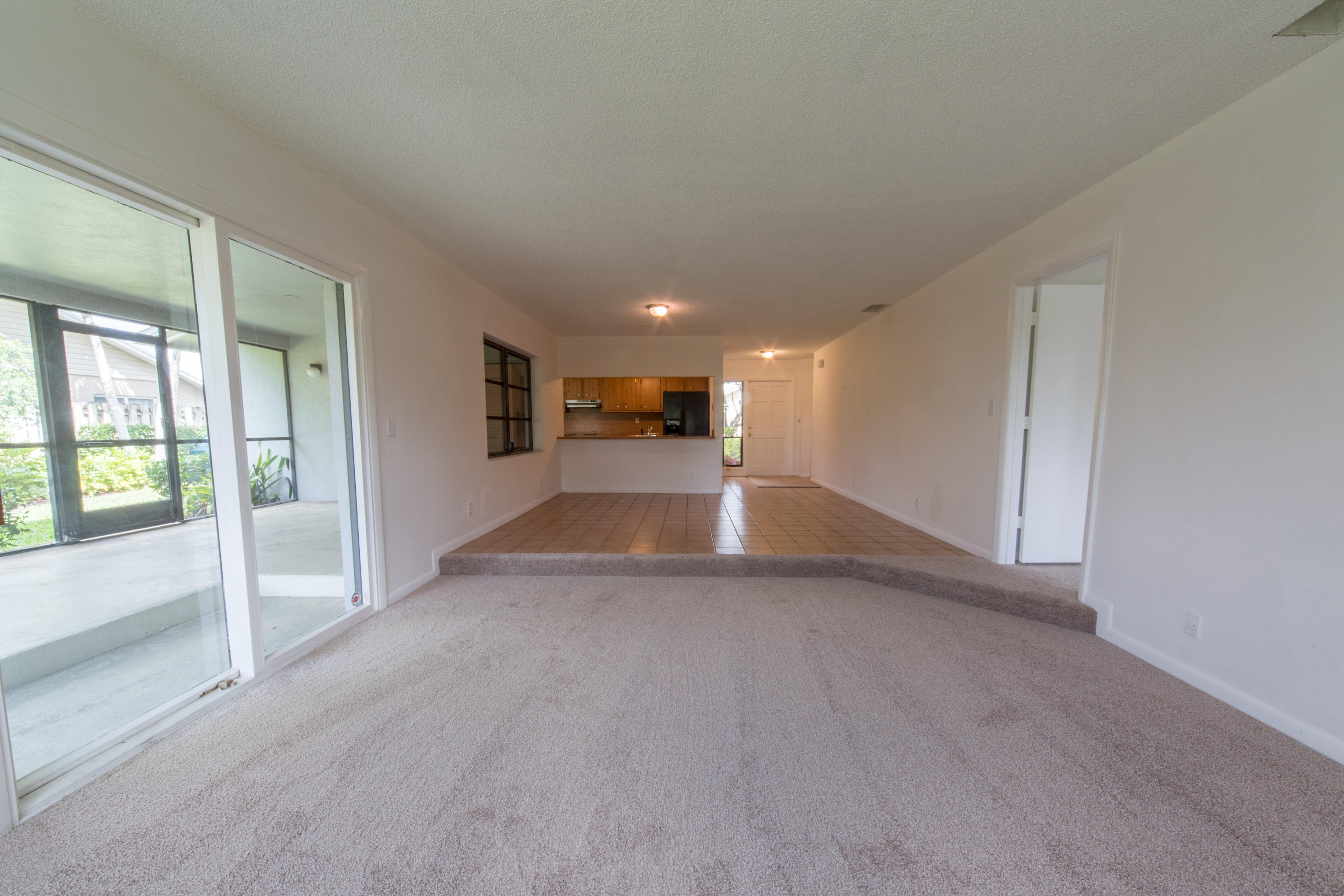 6286 Amberwoods Drive Boca Raton, FL 33433 - Photo 5 of 24 Living Room