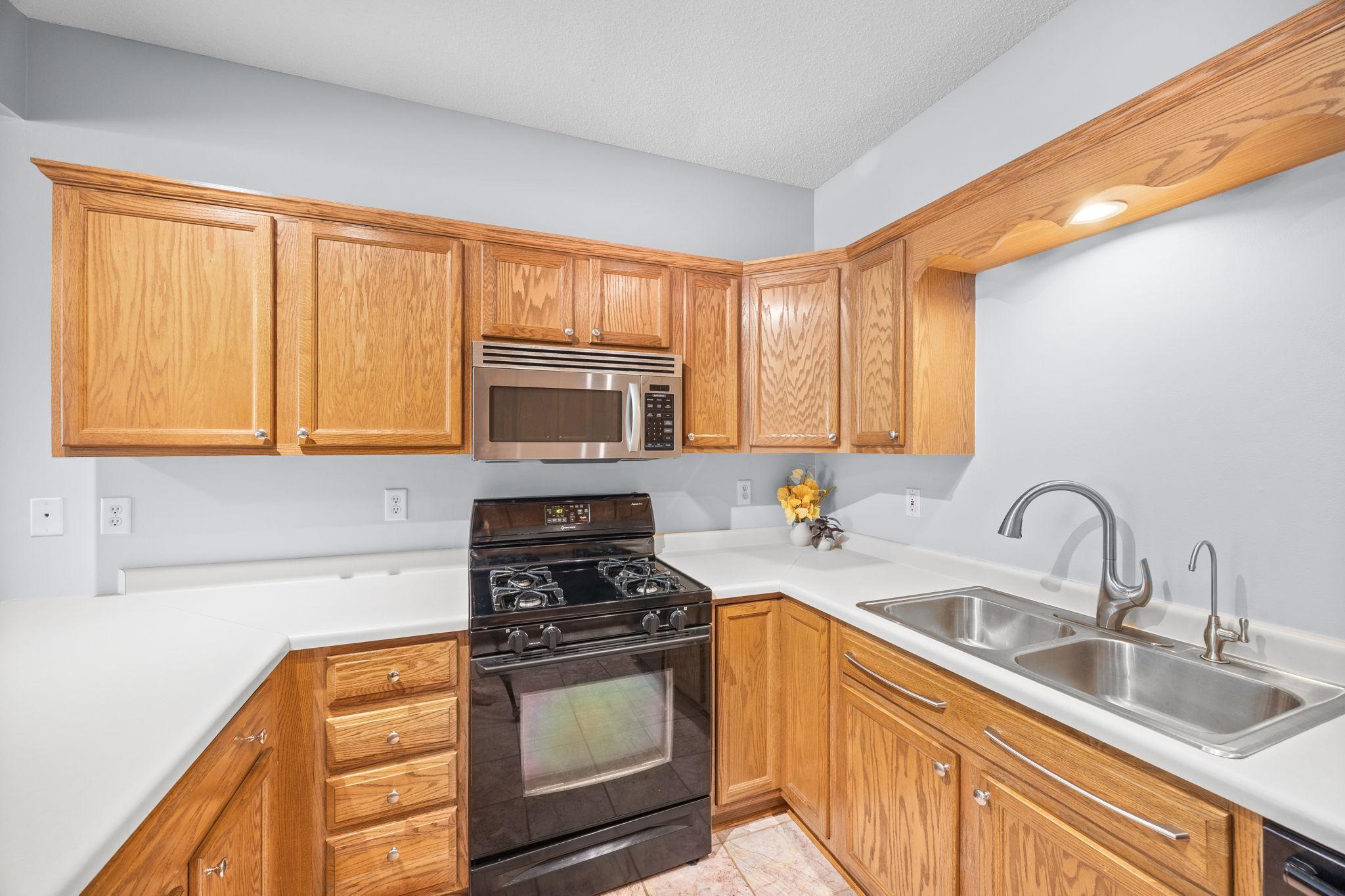 954 Conner Street Chaska, MN 55318 - Photo 9 of 21