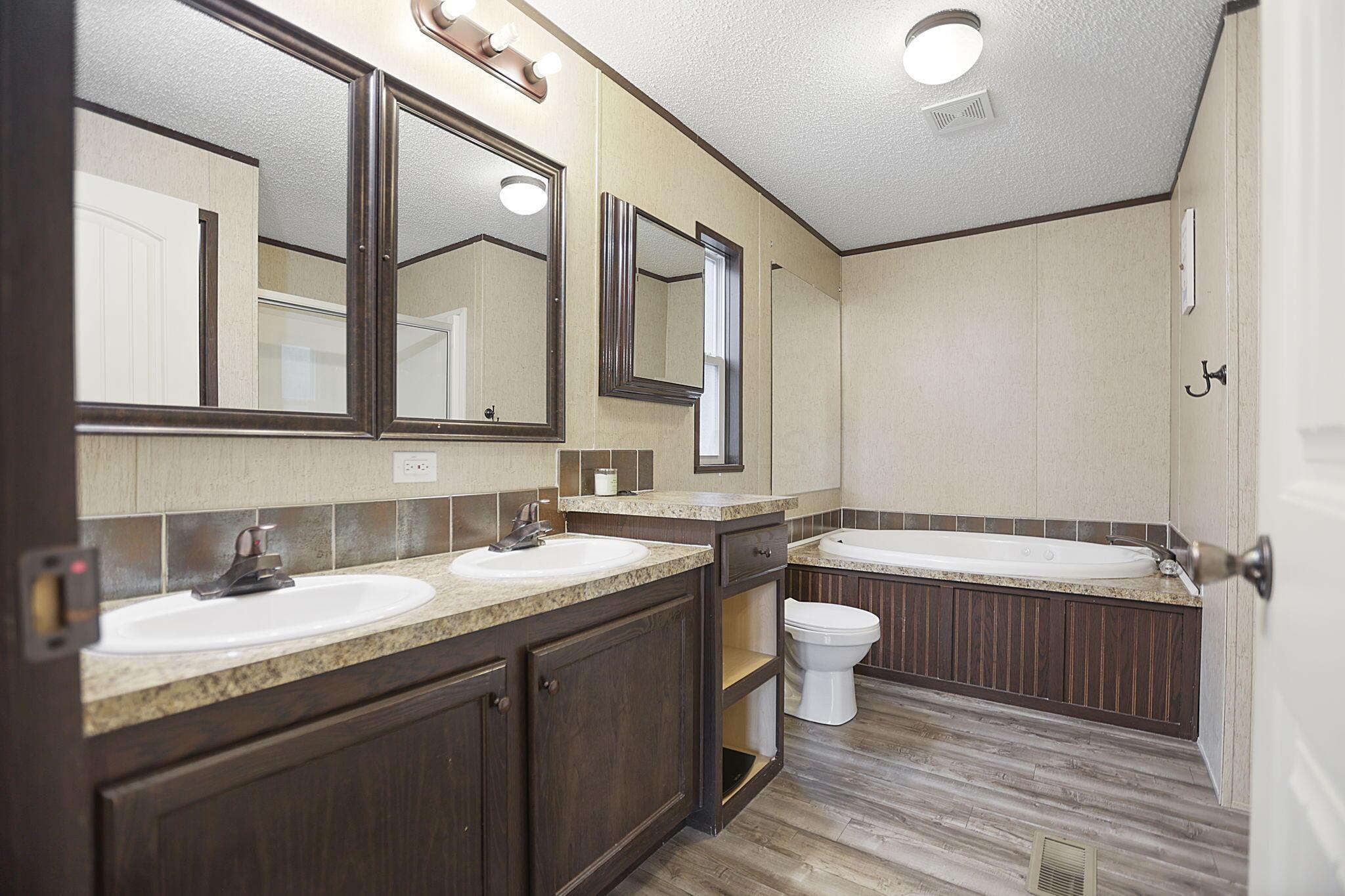 4015 Leffler Road Roseville, OH 43777 - Photo 41 of 93 Owner's Suite; Bathroom