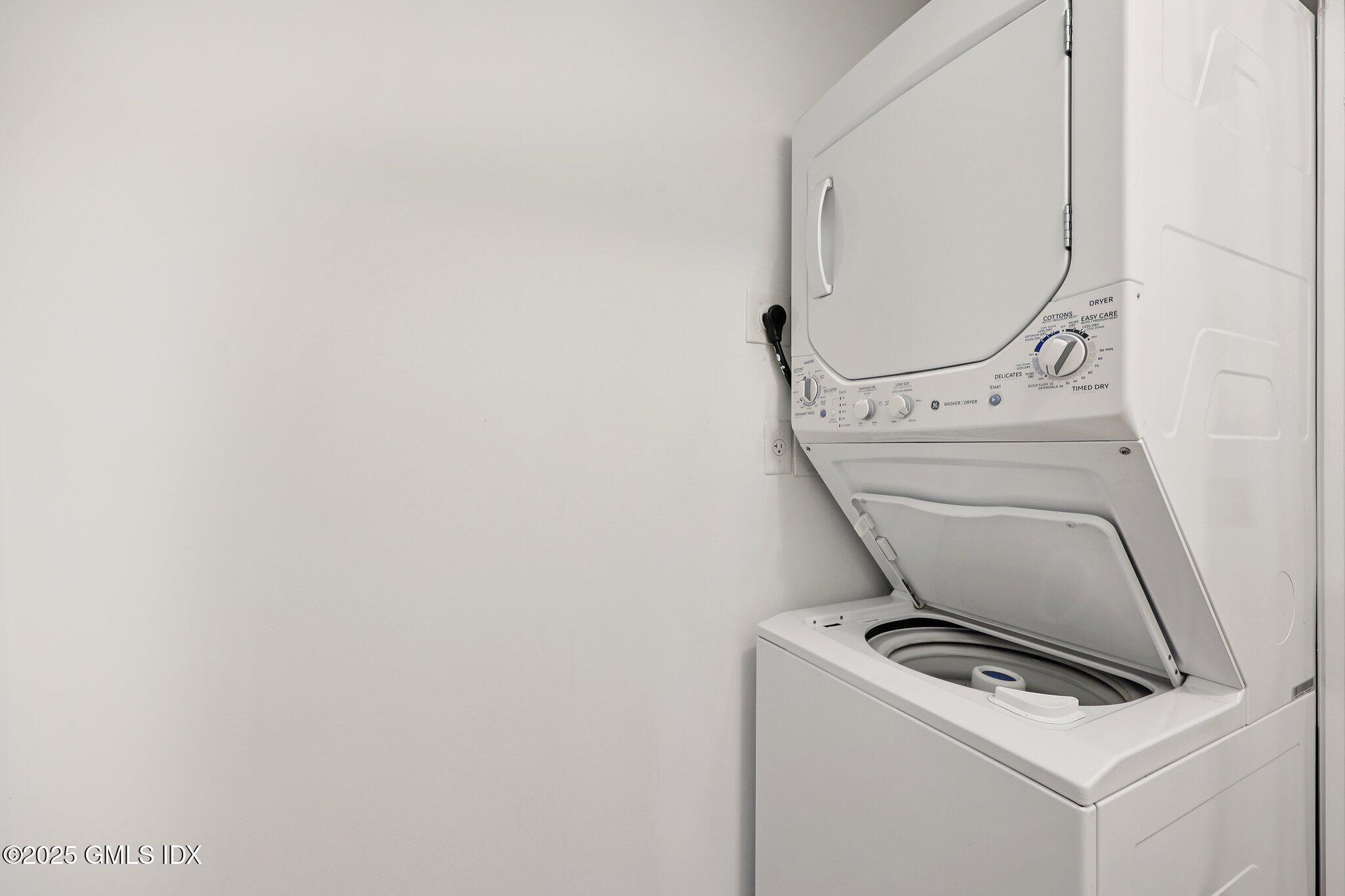 251 Weaver Street, Unit 1C Greenwich, CT 06831 - Photo 8 of 29 a utility room with dryer and washer