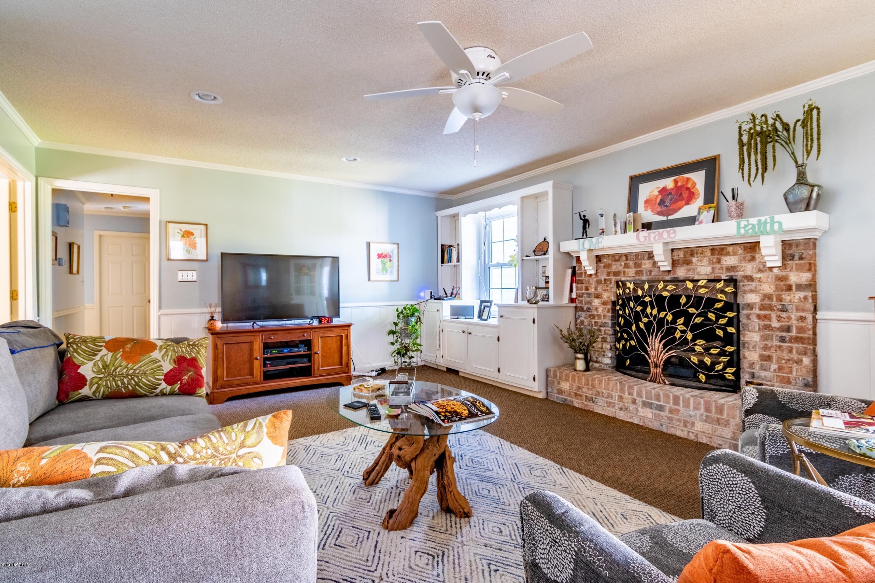 106 Lawson Road Washington, NC 27889 - Photo 6 of 33 006 Great Room