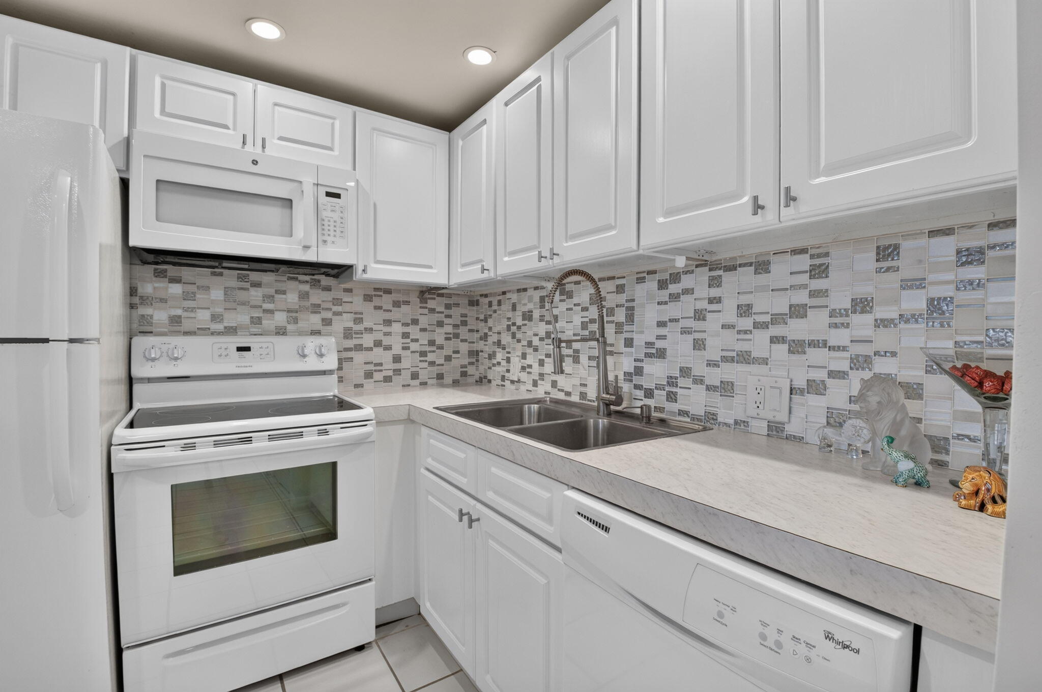 591 Fanshaw O Boca Raton, FL 33434 - Photo 3 of 86 16-web-or-mls-DSC_3738