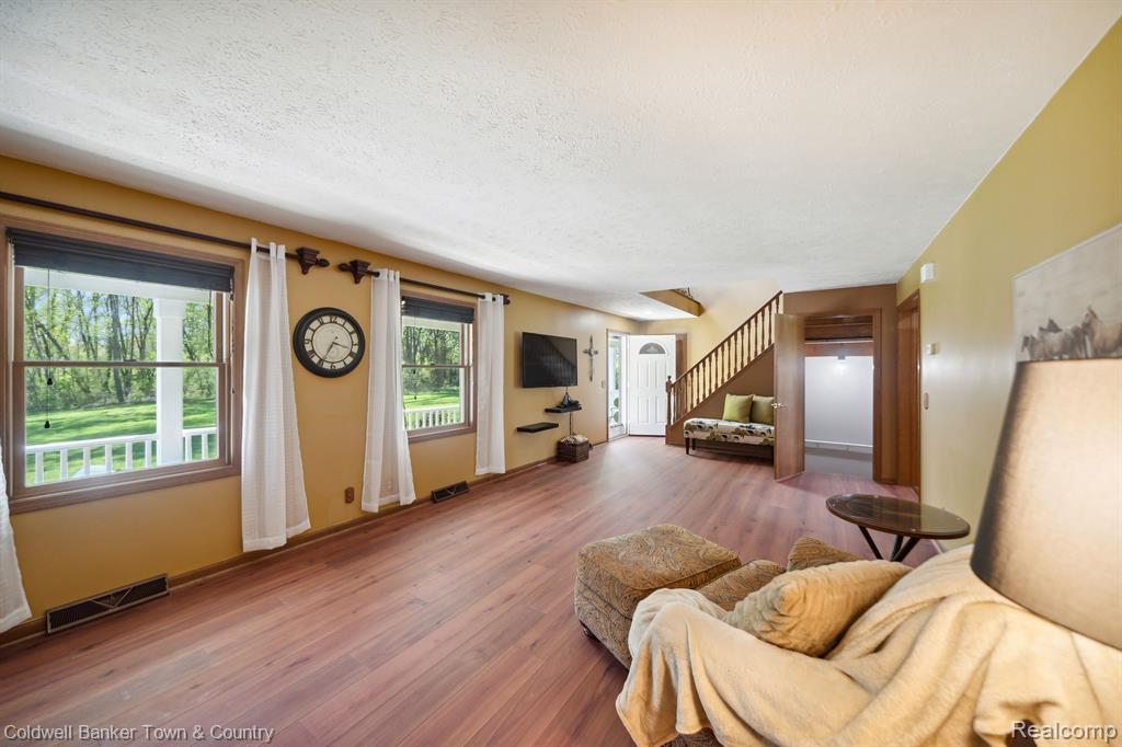 63870 Eight Mile Road South Lyon, MI 48178 - Photo 6 of 36