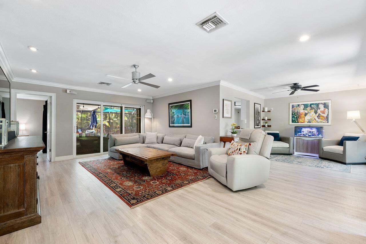 5540 Southwest 3rd Street Plantation, FL 33317 - Photo 4 of 52 5540_Sw_3rd_St_025