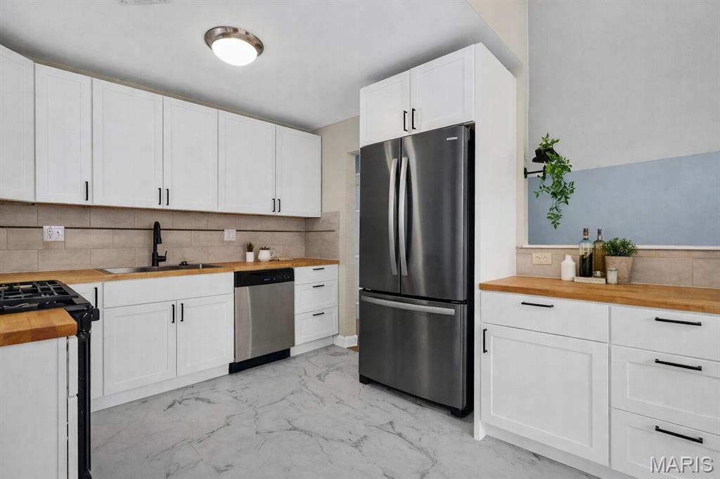 312 Ballwin Avenue Ballwin, MO 63021 - Photo 12 of 40