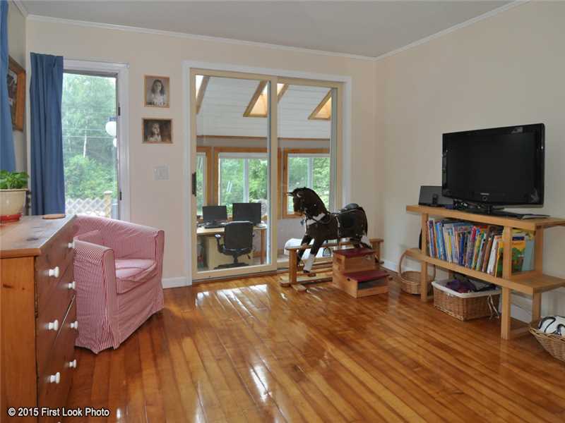 50 Sloop Street Jamestown, RI 02835 - Photo 19 of 25 Den/Family/Great Room.