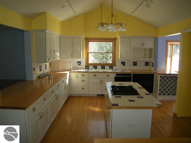 3179 West Darwin Road Maple City, MI 49664 - Photo 10 of 15 1713025-9.JPG