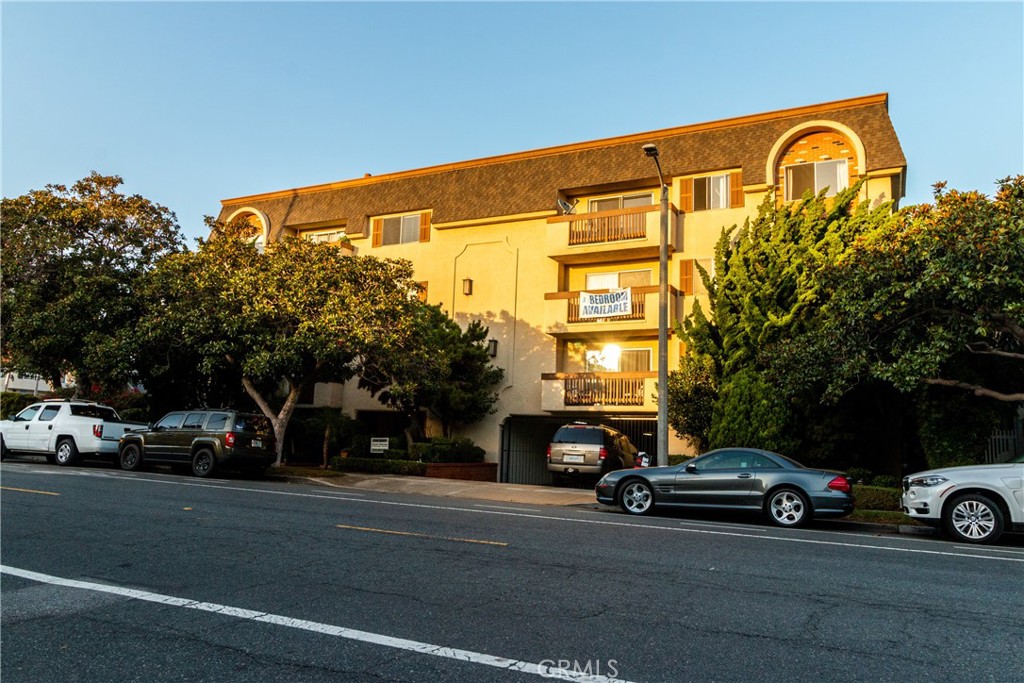a car parked in front of a building