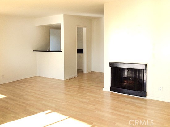 811 6th Street, Unit 305 Santa Monica, CA 90403 - Photo 7 of 25 a view of an empty room and window and fire place