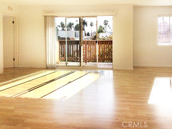 811 6th Street, Unit 305 Santa Monica, CA 90403 - Photo 8 of 25 a view of an empty room with a window