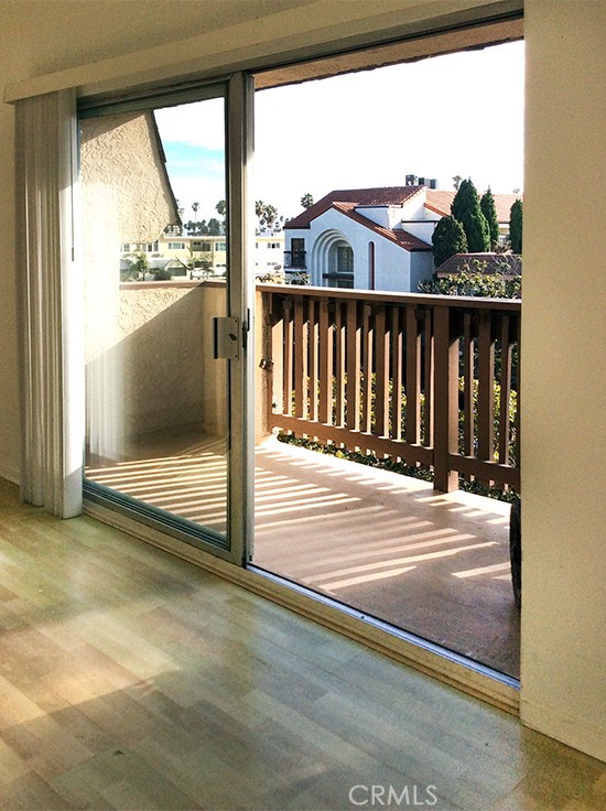 811 6th Street, Unit 305 Santa Monica, CA 90403 - Photo 9 of 25 a view of a balcony with an outdoor space