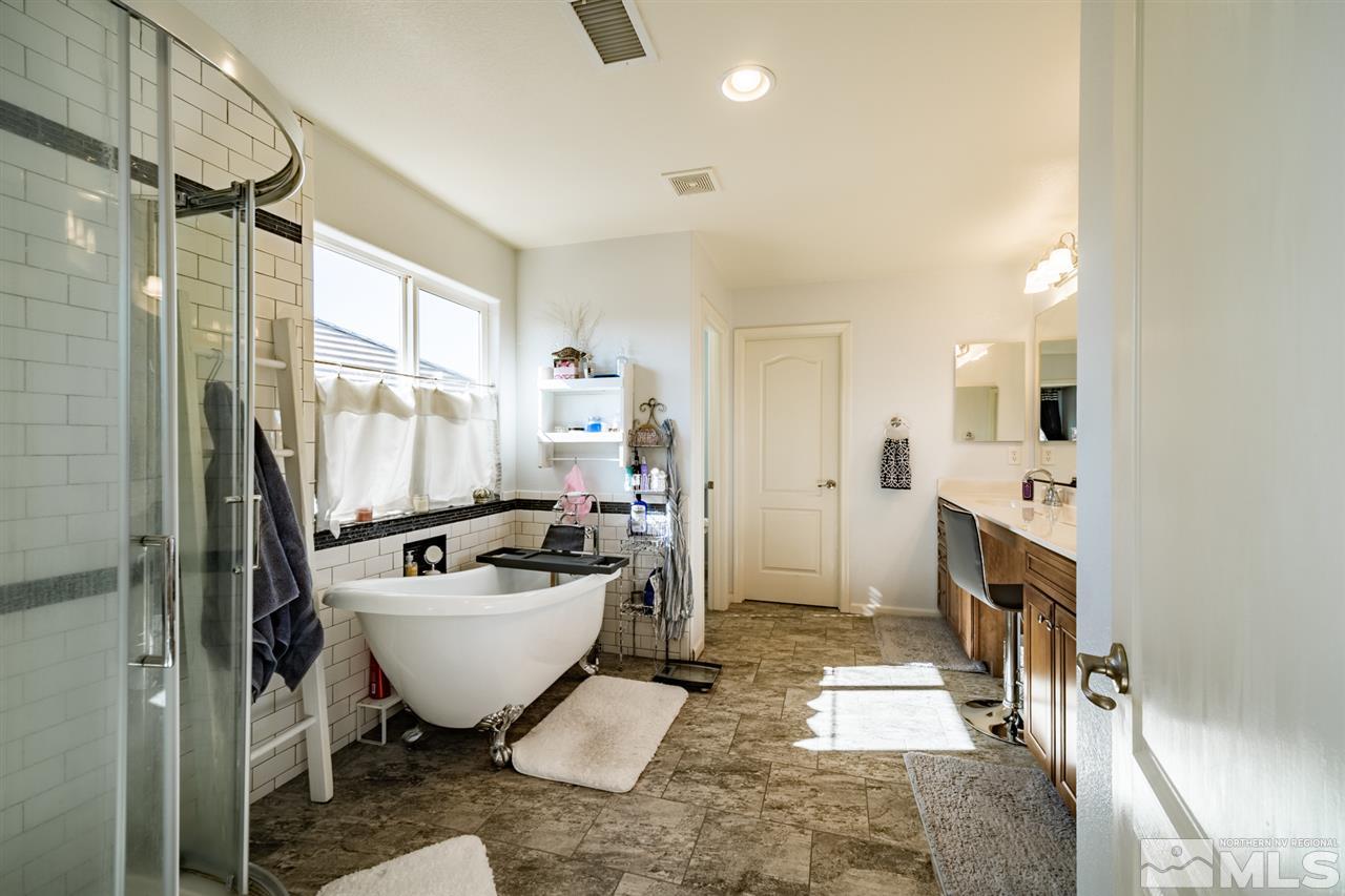 11398 Parma Court Reno, NV 89521 - Photo 28 of 39 a spacious bathroom with a bathtub shower sink and toilet
